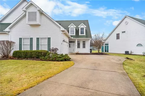 25 Golf View Ln, North Olmsted, OH 44070