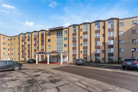 25735 Lorain Rd #210, North Olmsted, OH 44070