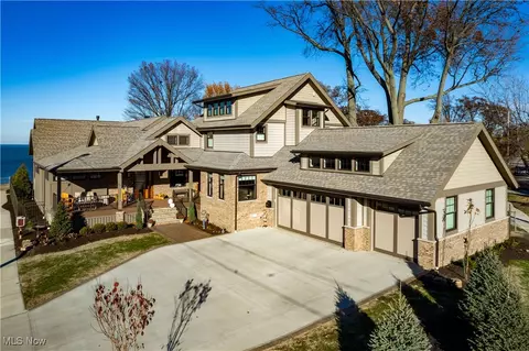 17788 Edgewater Dr, Lakewood, OH 44107