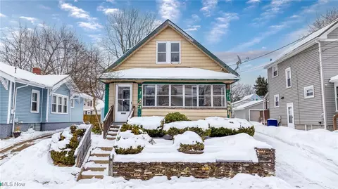 1037 Pitkin Ave, Akron, OH 44310