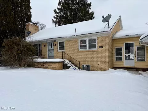7931 Service St, Masury, OH 44438