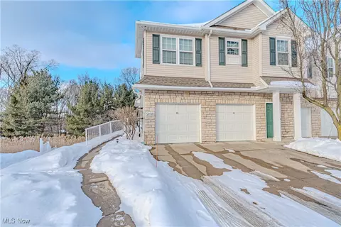5080 Whispering Oaks Blvd, Parma, OH 44134