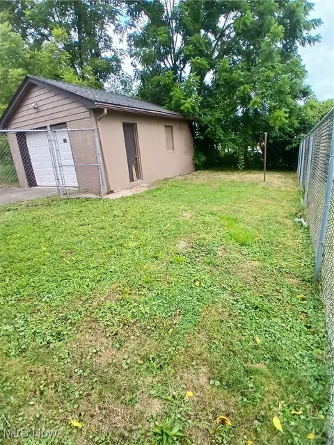 Exterior - 32 E Faith St, Struthers, OH 44471 photo 2 of 4
