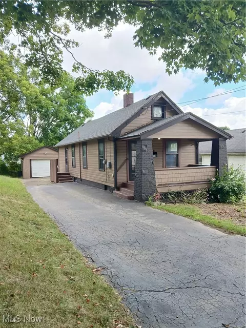 32 E Faith St, Struthers, OH 44471