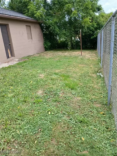 Exterior - 32 E Faith St, Struthers, OH 44471 photo 1 of 4