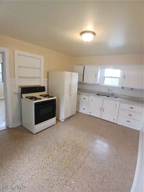 Kitchen - 32 E Faith St, Struthers, OH 44471 photo 1 of 1