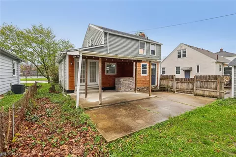 Exterior - 513 Gulf Rd, Elyria, OH 44035 photo 7 of 8