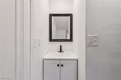 Bath - 513 Gulf Rd, Elyria, OH 44035 photo 1 of 1