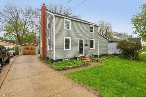 Exterior - 513 Gulf Rd, Elyria, OH 44035 photo 3 of 8