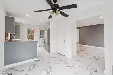 Entry Way - 513 Gulf Rd, Elyria, OH 44035 photo 1 of 3