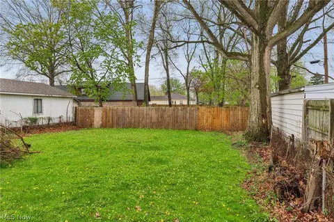Exterior - 513 Gulf Rd, Elyria, OH 44035 photo 8 of 8