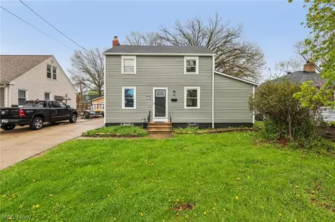 Exterior - 513 Gulf Rd, Elyria, OH 44035 photo 2 of 8