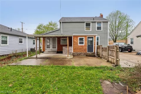 Exterior - 513 Gulf Rd, Elyria, OH 44035 photo 6 of 8