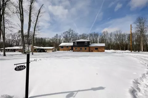 5766 Weaver Rd, New Franklin, OH 44319