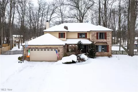 8538 Wedgewood Ct, Olmsted Twp, OH 44138
