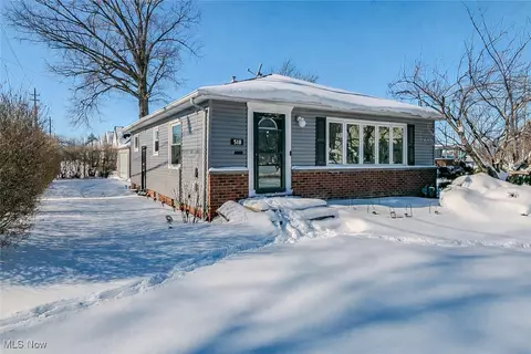 518 E 305th St, Willowick, OH 44095