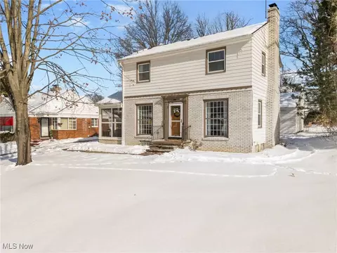 687 Crestview Ave, Akron, OH 44320