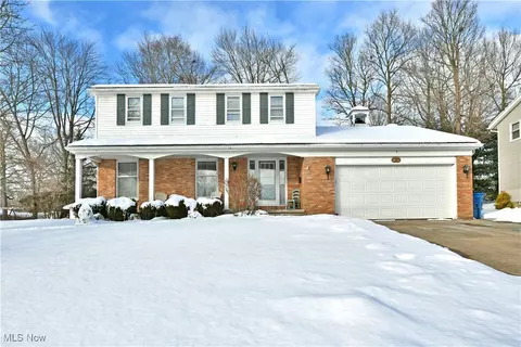 1654 Squaw Creek Dr, Girard, OH 44420