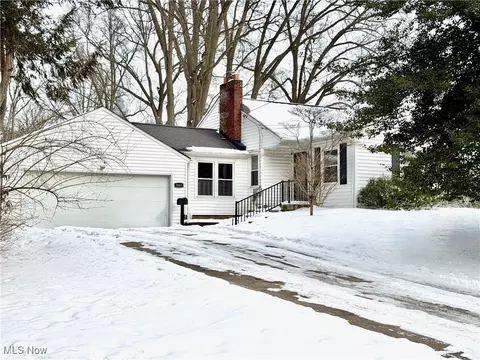 3045 N Oak Hill Rd, Silver Lake, OH 44224
