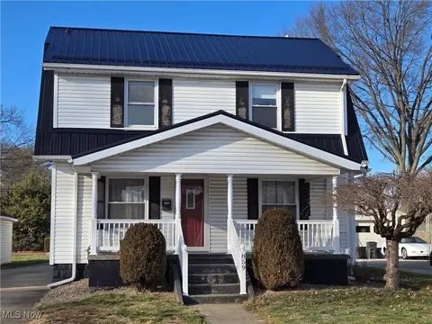 859 Orchard Ave NW, New Philadelphia, OH 44663