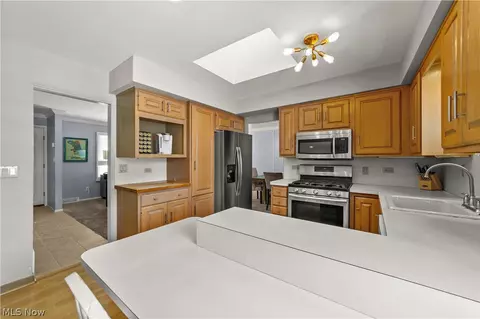 Kitchen - 6728 Edgemoor Ave, Solon, OH 44139 photo 2 of 4