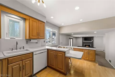 Kitchen - 6728 Edgemoor Ave, Solon, OH 44139 photo 3 of 4