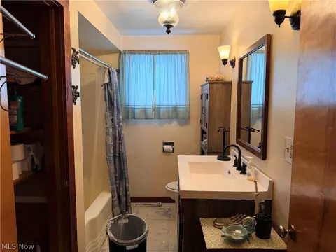 Bath - 138 E Cedar St, Jefferson, OH 44047 photo 2 of 4