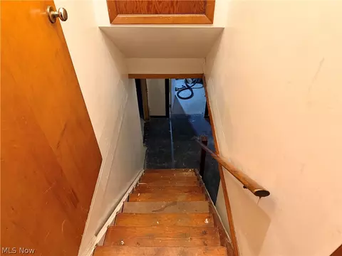 Entry Way - 138 E Cedar St, Jefferson, OH 44047 photo 4 of 4