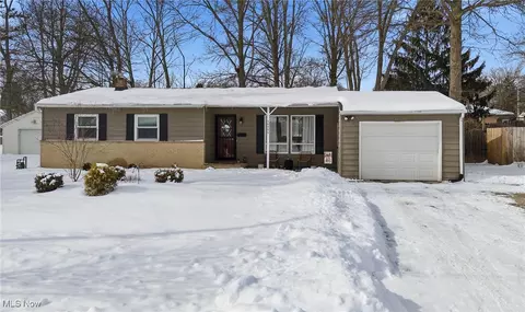4040 Burton Dr, Stow, OH 44224
