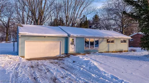 9856 Market Ave N, Hartville, OH 44632