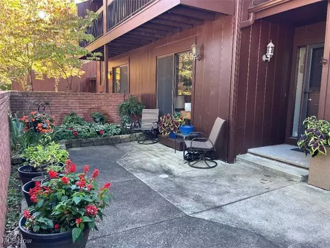940 Trimble Pl, Sagamore Hills, OH 44067