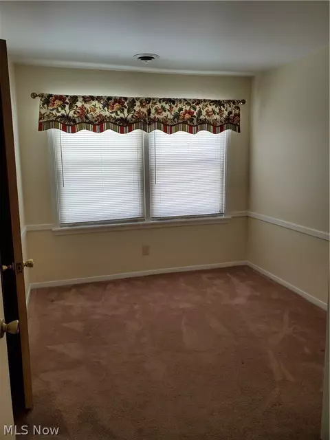 Bedroom - 404 Crescent Dr, Berea, OH 44017 photo 1 of 3