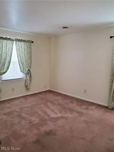 Bedroom - 404 Crescent Dr, Berea, OH 44017 photo 2 of 3