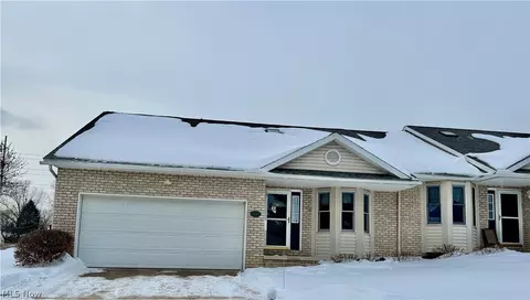2518 Woodlawn Cir NW #42A, Canton, OH 44708
