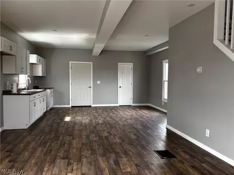 Living - 252 State St, Struthers, OH 44471 photo 6 of 6