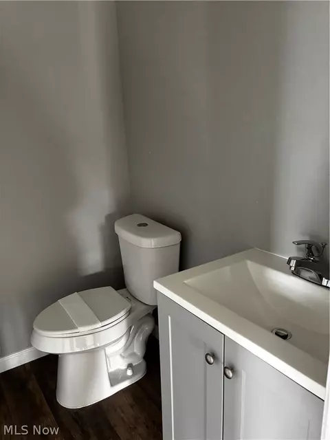 Bath - 252 State St, Struthers, OH 44471 photo 2 of 2