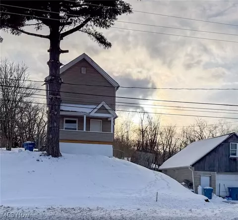 252 State St, Struthers, OH 44471