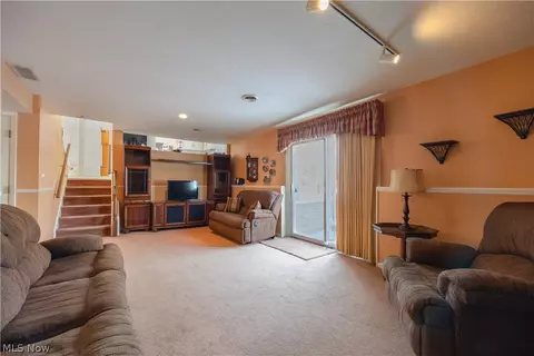 Living - 3237 Valley Forge Dr, Brunswick, OH 44212 photo 5 of 5