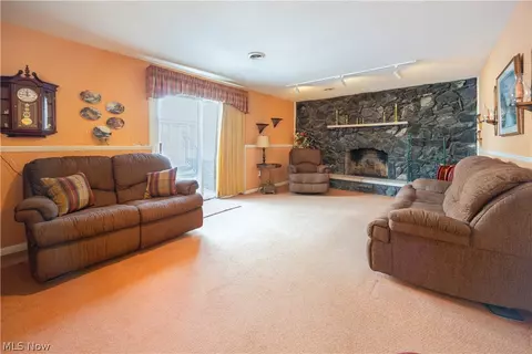 Living - 3237 Valley Forge Dr, Brunswick, OH 44212 photo 4 of 5