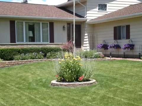 Exterior - 3237 Valley Forge Dr, Brunswick, OH 44212 photo 2 of 4