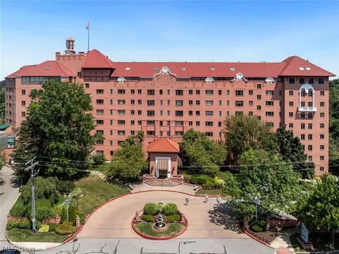 19000 Lake Rd #5408, Rocky River, OH 44116