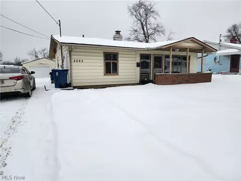 2563 Chestnut St, Girard, OH 44420