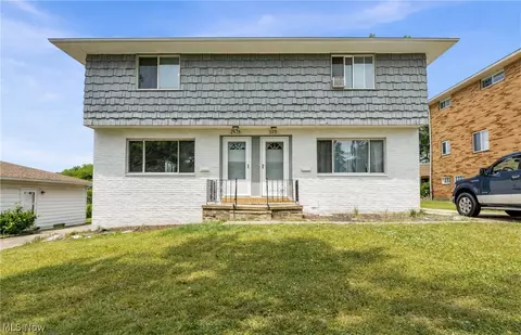 8215 Crudele Dr, Garfield Heights, OH 44125
