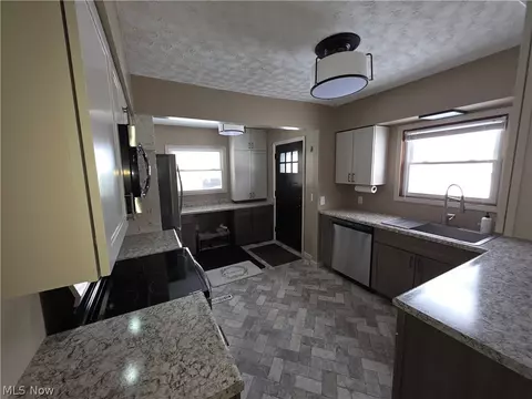 Kitchen - 3701 State Route 44, Rootstown, OH 44272 photo 2 of 3