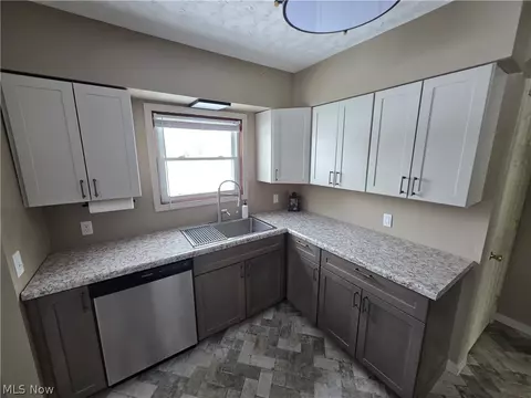 Kitchen - 3701 State Route 44, Rootstown, OH 44272 photo 1 of 3