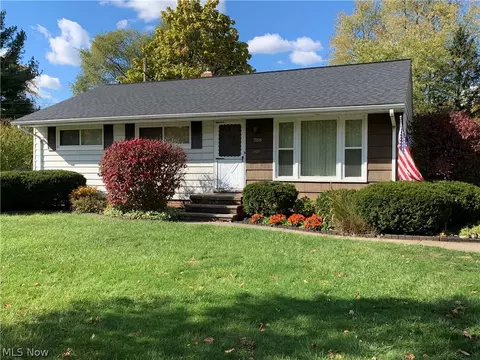 388 Fairwood Cir, Berea, OH 44017