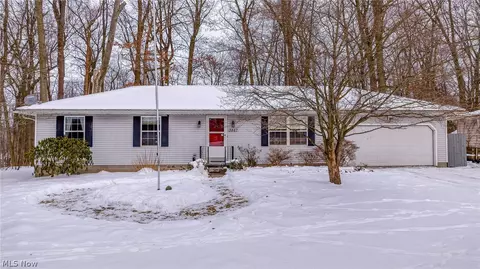 3867 Melv St, Barberton, OH 44203