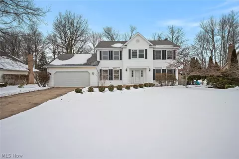6269 Tourelle Dr, Highland Heights, OH 44143