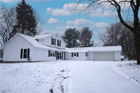 1038 Dell Cir NW, North Canton, OH 44720