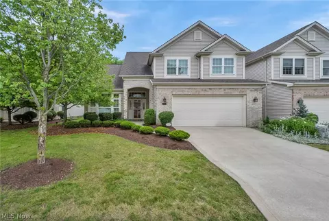 15447 Oak Hollow Ln, Strongsville, OH 44149